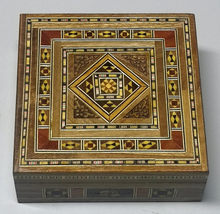 Load image into Gallery viewer, Square Wooden Arabesque Box
